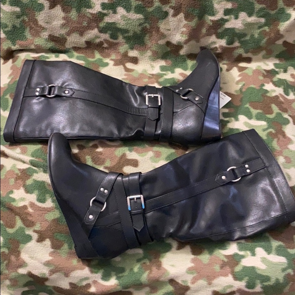COPY - Black wedged boots